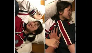 Cô gái trẻ có thân hình đẹp và mặc tất đen để chơi với tôi. Một cô gái khác với đôi chân gợi cảm và váy hở hông liếm dương vật và cưỡi nó, nhào nặn bộ ngực lớn của cô ấy